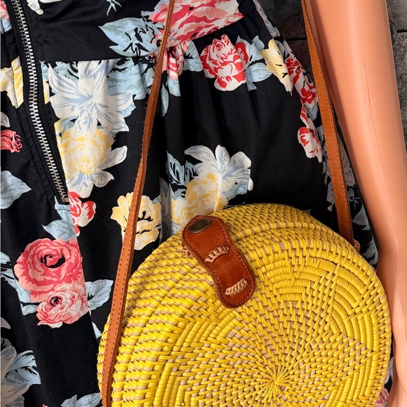 Street Level Yellow Woven Round Crossbody Bag Excellent Condition - Picture 2 of 13